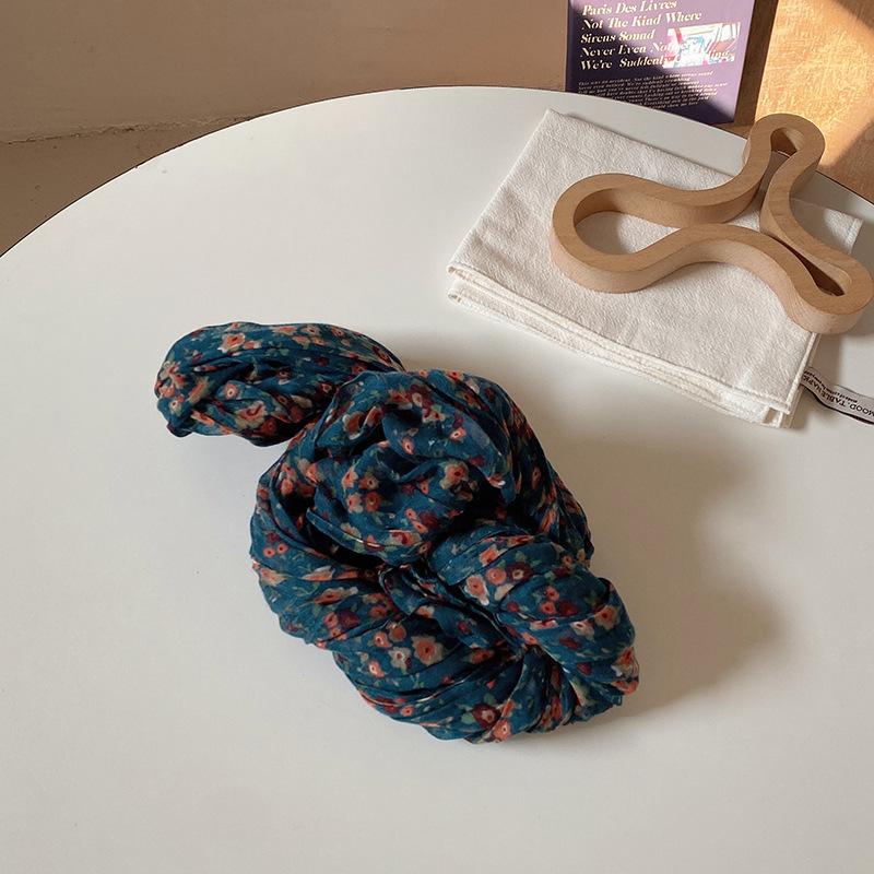 Vintage Cotton and Linen Scarf for Women Autumn and Winter Printed Thin Pleated Scarf Silk Scarf