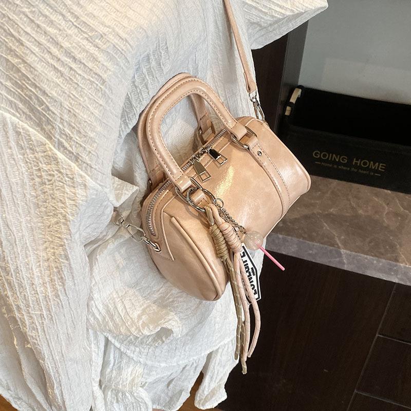 Spring and Summer Super Hot Small Bag Women 2025 New Fashion Versatile Messenger Bag Popular Portable Boston Bag