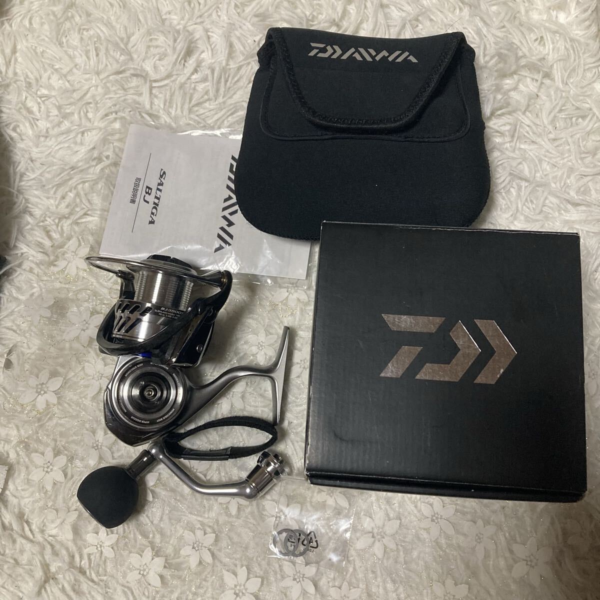 [USED]DAIWA 17 Saltiga BJ 3500SH Spinning Reel Excellent Condition with Box & Manual