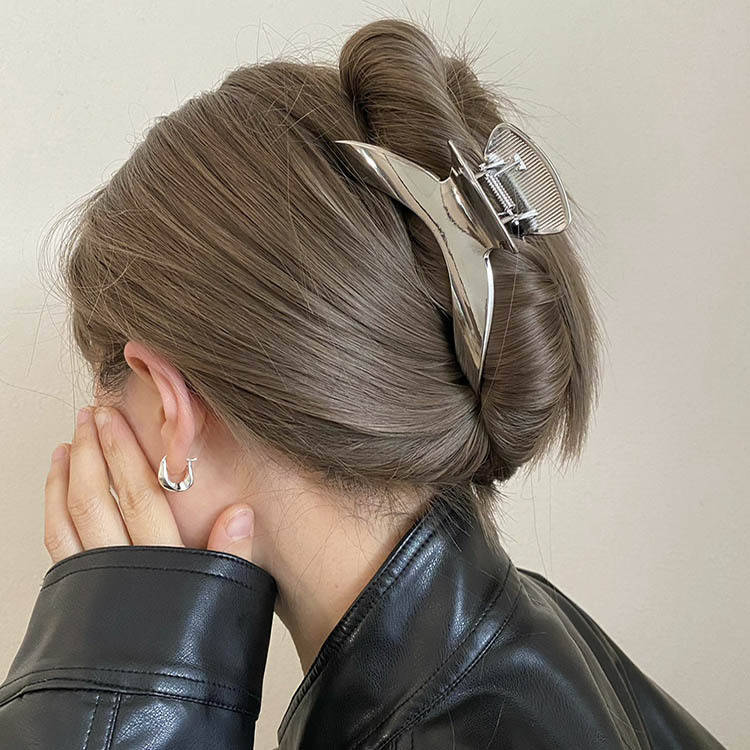 Nuovo Arrivo Estivo Metallo Stile Minimalista Curvo Pinza per Capelli Geometrico Versatile Moda Chignon Nuca Clip a Squalo Accessorio per Capelli