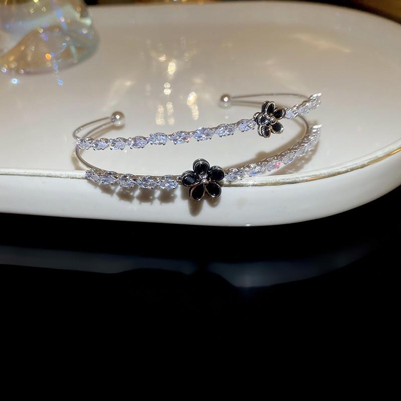 Zarif Çok Katmanlı İnci ve Rhinestone Esnek Bileklik: Zarif Üst Düzey Moda Takıları