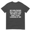 Meine Freundin wird dich in Brand stecken Beziehungs-Humor T-Shirt