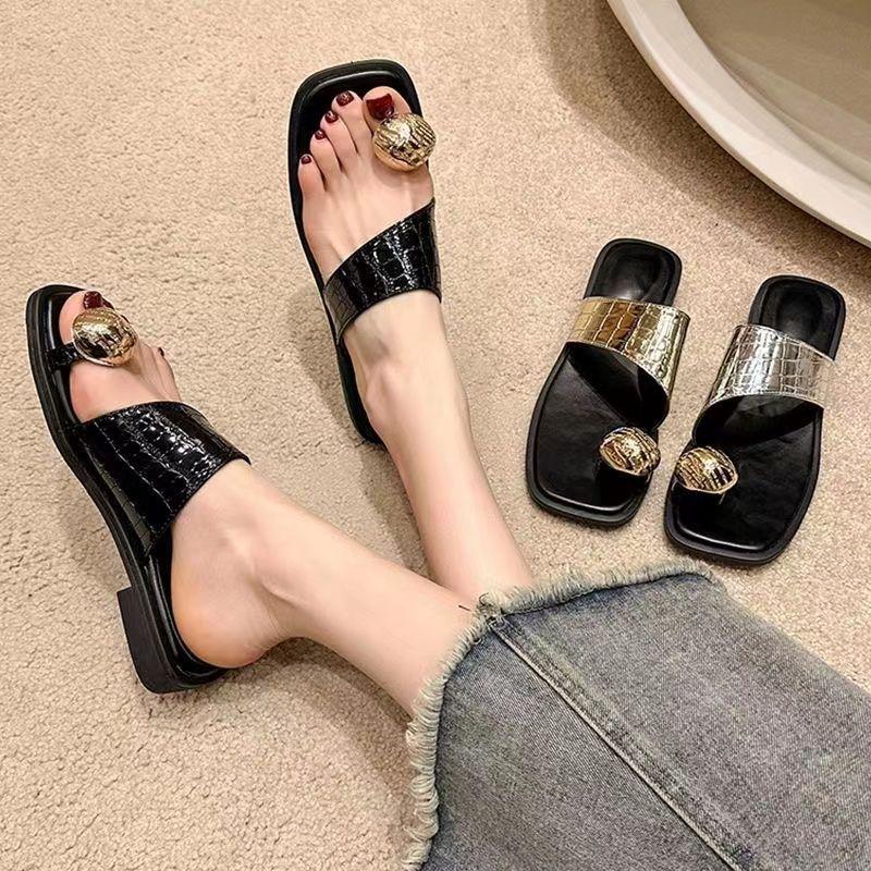 Korean Version of Low-heeled Toe Pinch Flip-flops Shoes Women's 2025 Summer New Simple and Lightweight Casual Square Head Cool Slippers