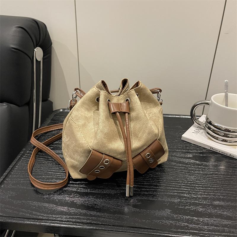 Autumn and Winter Popular New Fashion Personalized Spice Girl Wind Bucket Bag Women's High Sense Niche Commuter Messenger Bag