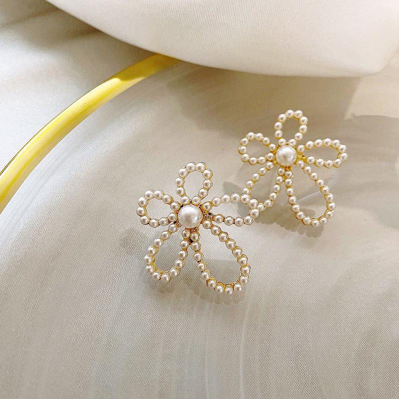 Exaggerated Pearl Hollow Flower Stud Earrings - Simple & Sweet Small Floral Ear Ornaments