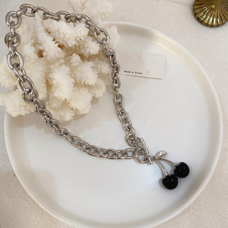 Punk Süße Kirsche Halsketten Gothic Silberfarbe Metall Choker für Frauen Mädchen Anhänger Kette Party Schmuck Geschenke