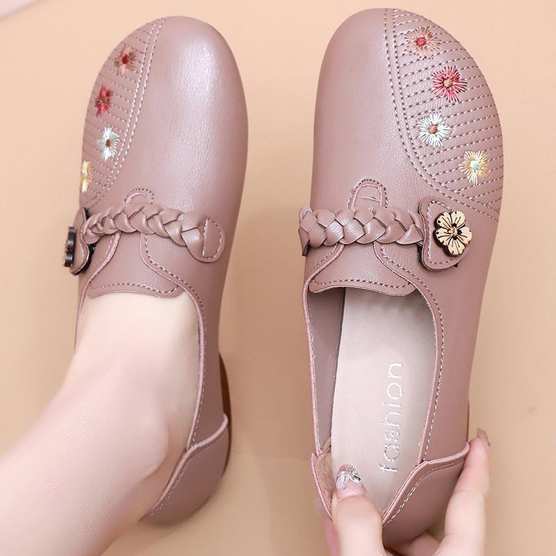 New Middle-aged and Elderly Grandma Women's Shoes Comfortable Middle-aged Non-slip Flat 2026 Spring and Autumn Leather Shoes