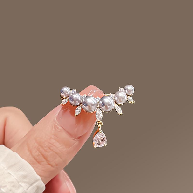 Elegant Alloy Brooch: Premium Niche Women's Versatile Corsage for Coats and Suits