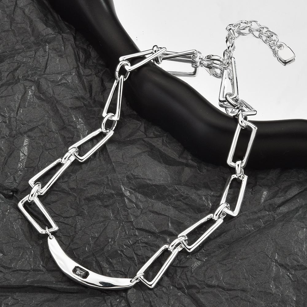 Square Gray Selected Natural Gray Diamonds Are Cleverly Set in a Square Frame and Paired with a Pendant Necklace. 60CM(Necklace Long)