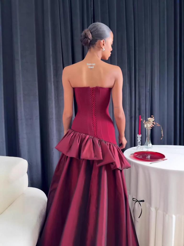 Elegantes ärmelloses langes Ballkleid für Damen - Kollektion Frühjahr 2025
