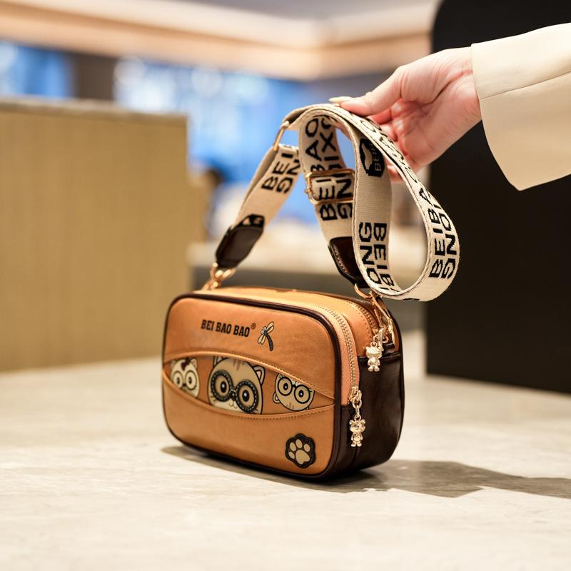 BEIBAOBAO 2026 New Fashion Popular Women's Messenger Bags Cute Sweet Cartoon Bear Small Square Bags Casual Simple Lightweight Underarm Bags for Female