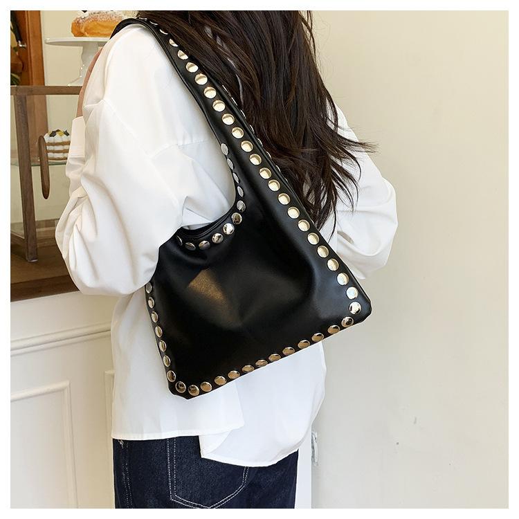 Retro Nieten Tragetasche Neue Mode Große Kapazität Kunstleder Schulter Handtasche Lässige Pendler Tasche CLE