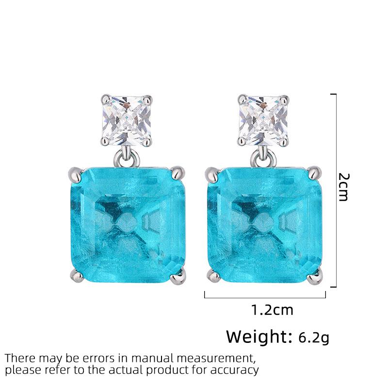 Women's Lightweight Luxury Design Elegant Geometric Necklace Set Fashionable Multi Functional Niche Design Sense Set