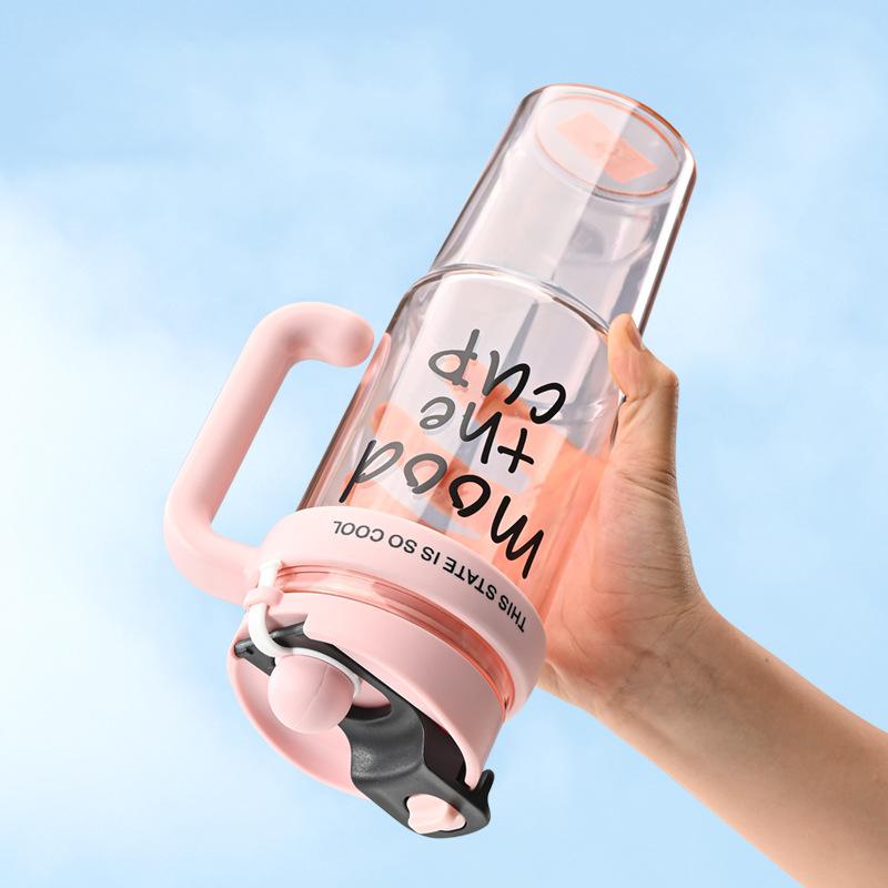 MeyJig 900ML Strohbecher Tragbare Handheld-Wasserflasche Großes Fassungsvermögen Sportbecher Trinkbecher Weiblich