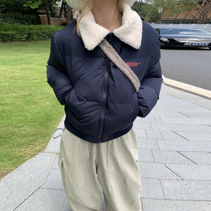 

Женская зимняя хлопковая куртка 2025: Короткий стиль, утолщенный лацкан из овечьей шерсти, приталенный крой Medium