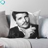 Pedro Pascal S/W II Quadratischer Kissenbezug Polyester Kreativ Reißverschluss Dekor Heim Kissenhülle