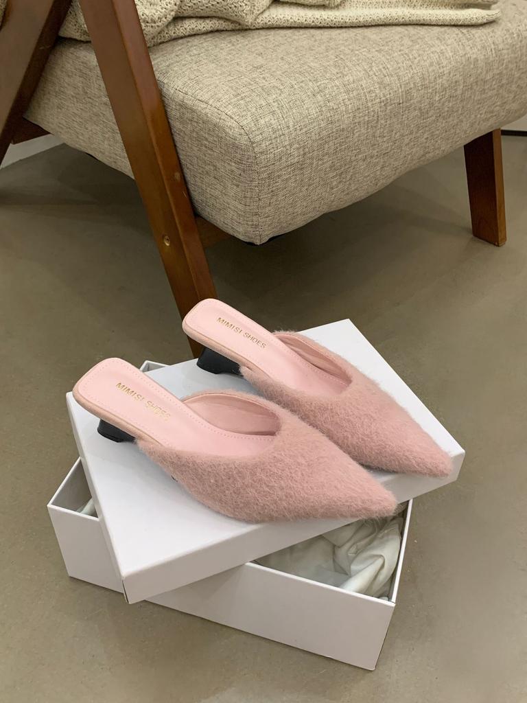 In the autumn of 2025, the new pointed-toed wedge heel, medium heel, half-tow, European and American fashion bag head, high-heeled fluffy shoes, sl