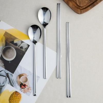 Conjunto de talheres para adultos de linha simples, 2 conjuntos, colher + pauzinhos, utensílios de mesa populares coreanos
