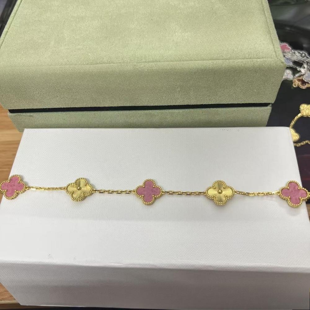 Vierblättriges Klee- und Fünfblüten-Armband mit rotem Achaten - Ein Geschenk für deine Freundin