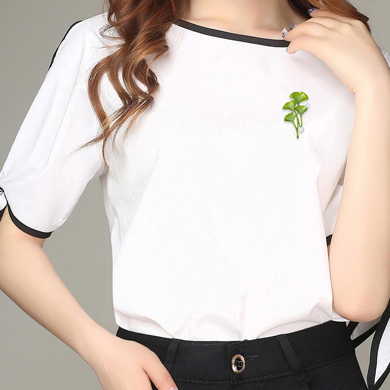 Versatile Green Leaf Brooch Pin with Pearl - Safety Pin for Sweaters, Coats, and Corsage Accessories