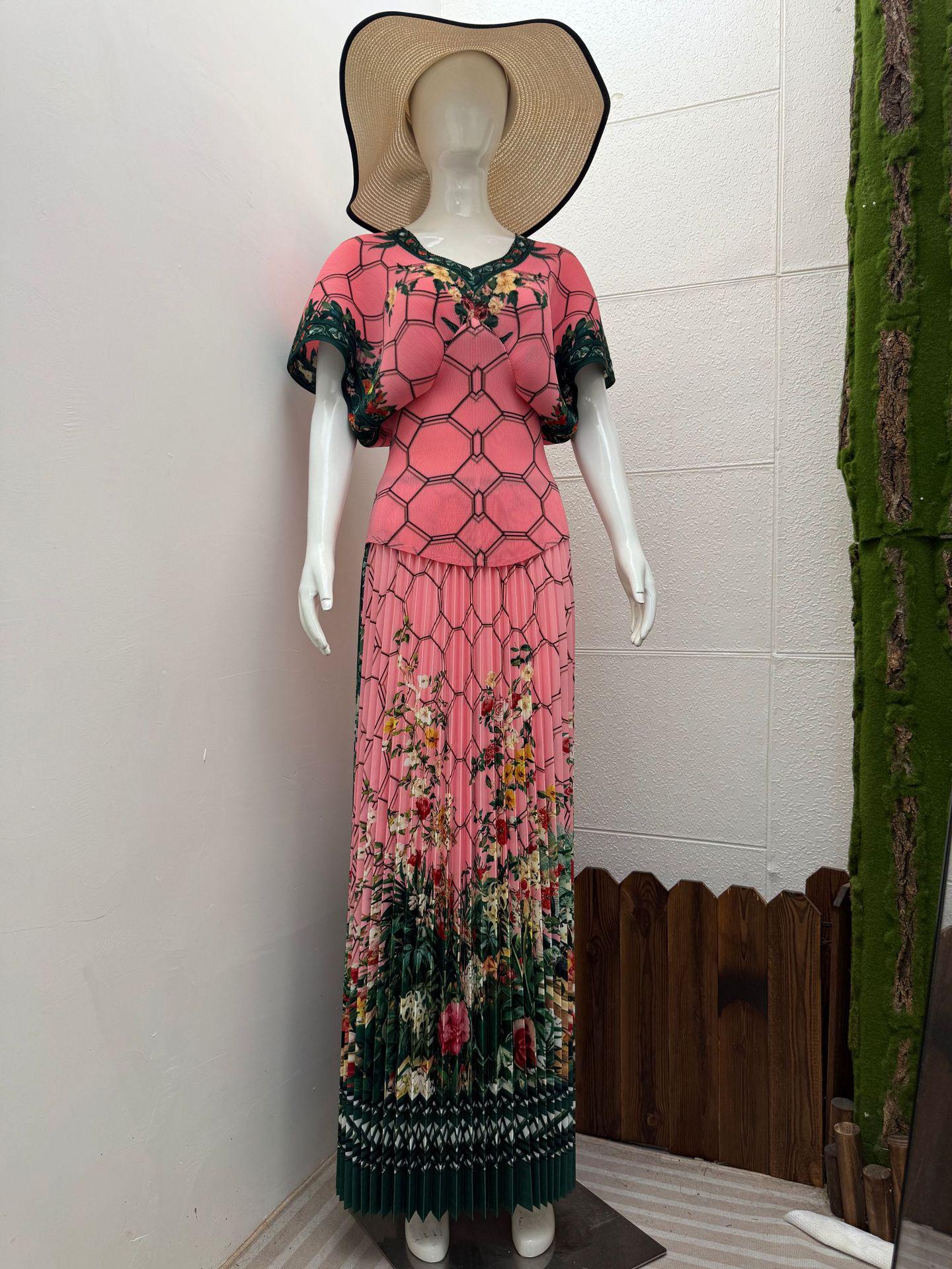 

Plus Size African Print Two-Piece Set: Batwing Short Sleeve Top & Pleated Half Skirt One Size (90-200 jin)