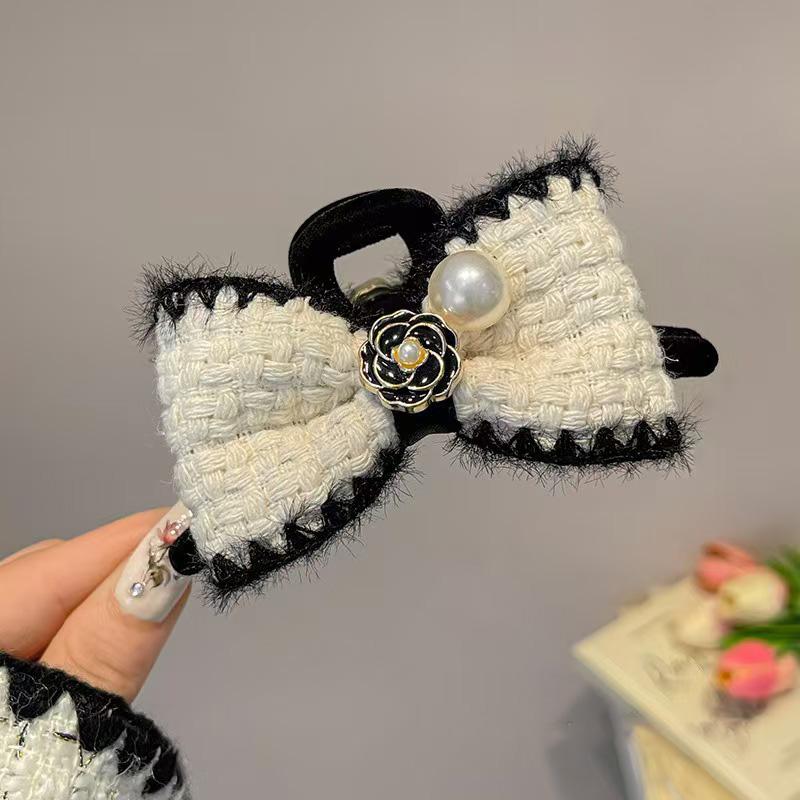 1pc  Autumn and winter clip style, light luxury, small fragrance, bow hair clip, plush high-end hair accessory, camellia flower