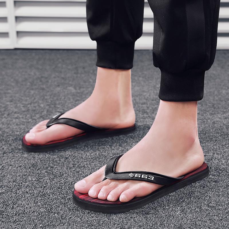 New flip-flops men's trendy outdoor slippers men's summer fashion outer wear men's foot pinching personality Vietnamese sandals beach shoes