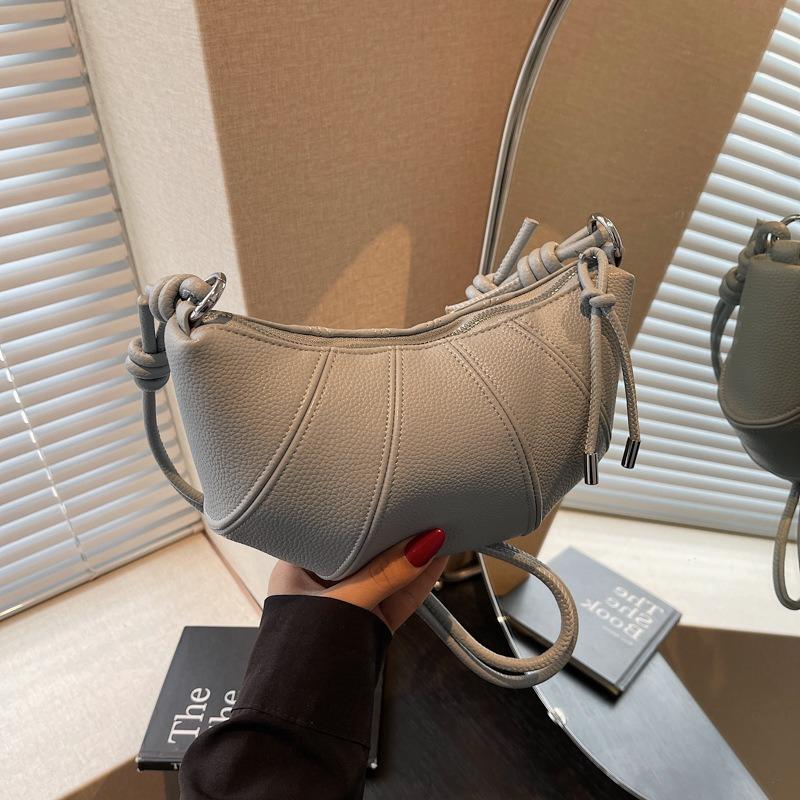 Niche dumpling bag women's new trend fashion croissant high sense versatile shoulder messenger bag