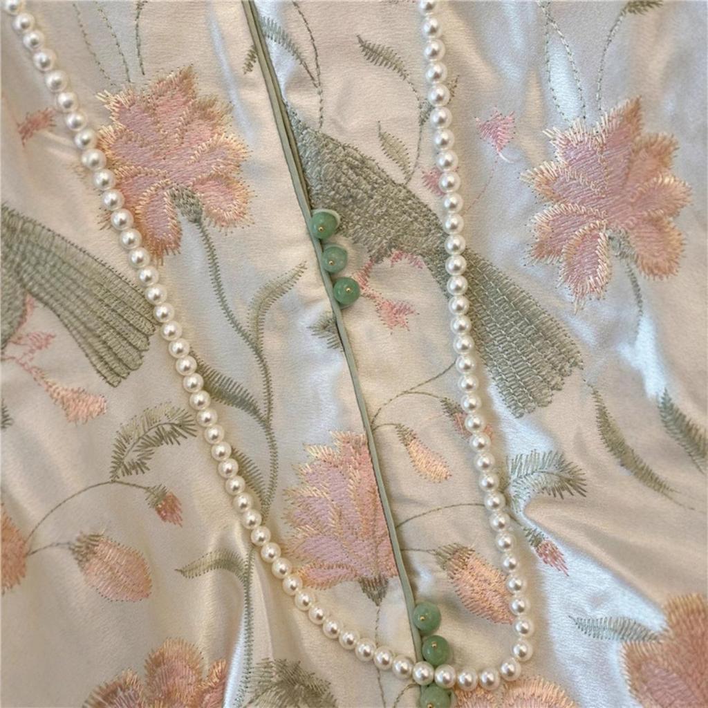 Embroidered Sleeveless Vest Women's New Retro Temperament Rich Woman Vest Large Size Vest