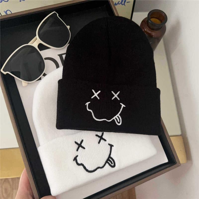 Niedliche und lustige lächelnde Strickmütze für Herbst und Winter, personalisiert und vielseitig, warme und ohrenschützende Wollmütze
