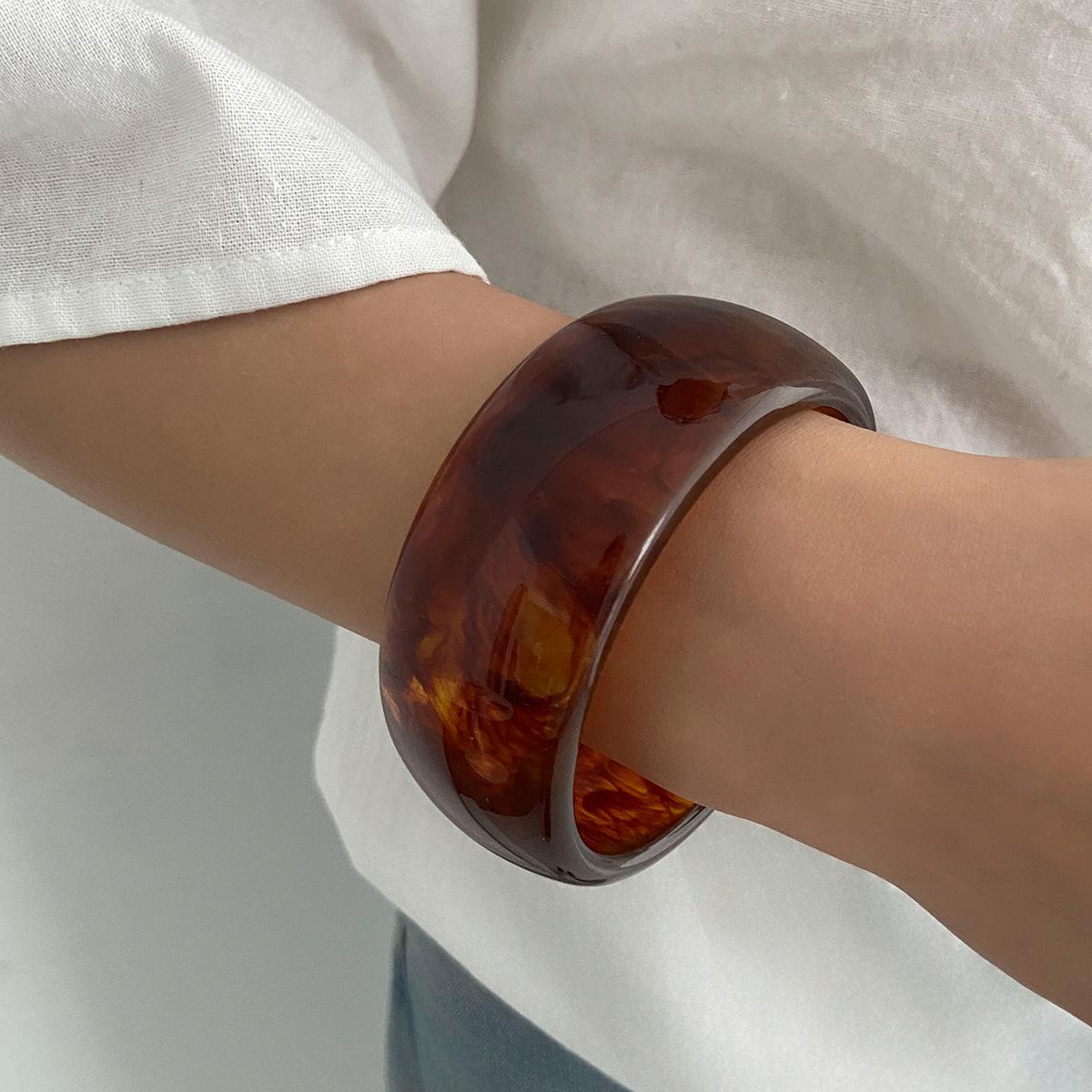 Women Exaggerated Transparent Resin Acrylic Irregular Geometric Chunky Bangles Bracelet коричневый