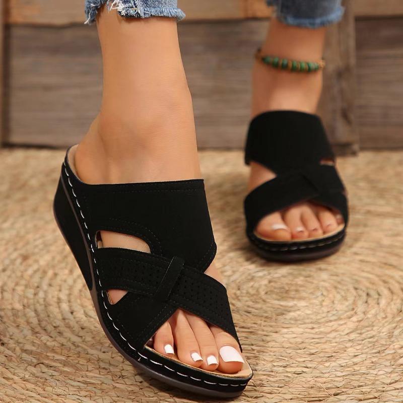 Wearing Beach Flat Mother Shoes Women's Snals Wedge Heel Retro Hollow Slippers