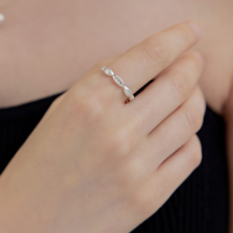 Lewe Point Clear Matte Ring