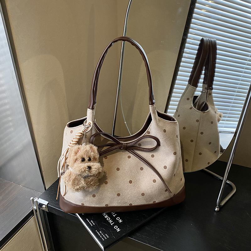 

Модная новая трендовая сумка через плечо с индивидуальностью, осенне-зимняя повседневная сумка большой вместимости 2025, женская нишевая сумка подмышку Without pendant хаки