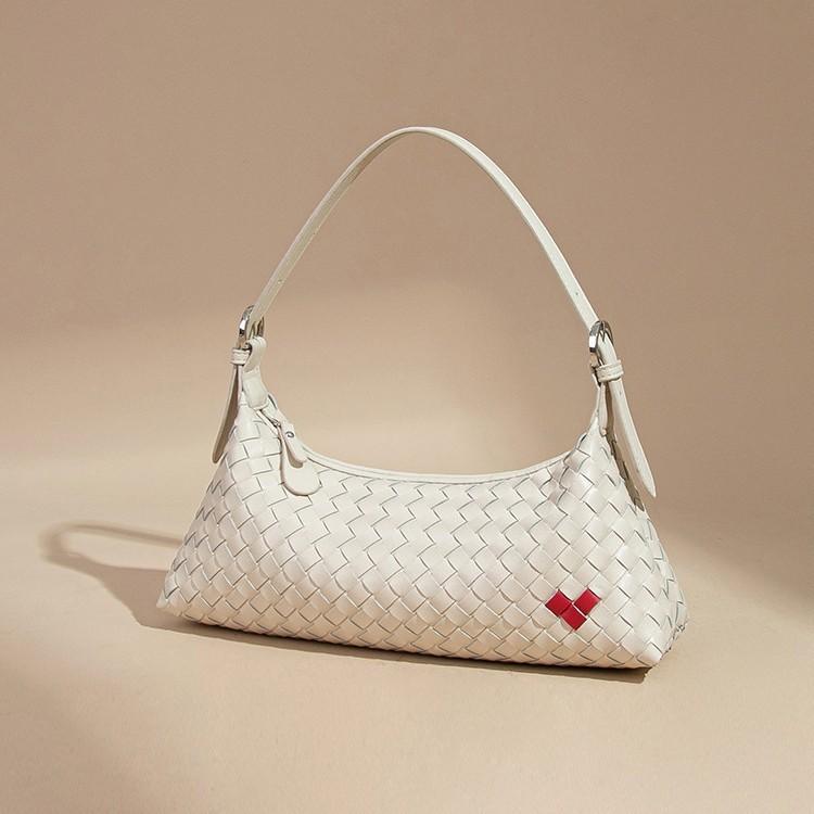 IELGY Hand-Woven Baguette Bag All-Match Commuter Underarm Bag White
