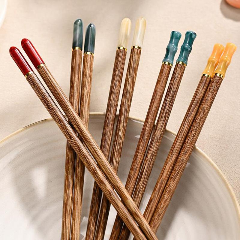 1Pair Chinese Chopsticks Wooden Sushi Sticks Japanese Chopstick Set Reusable Korean Food Chop Sticks Kitchen Wood Tableware