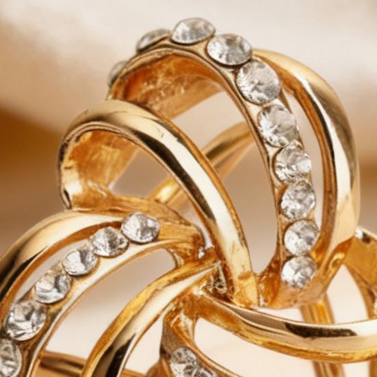 Rhinestone Scarf Ring 3-Ring Scarf Clip Ring Sparkly Elegant Scarf Holder Ring for Women Shawls Neckerchiefs Silk Scarves