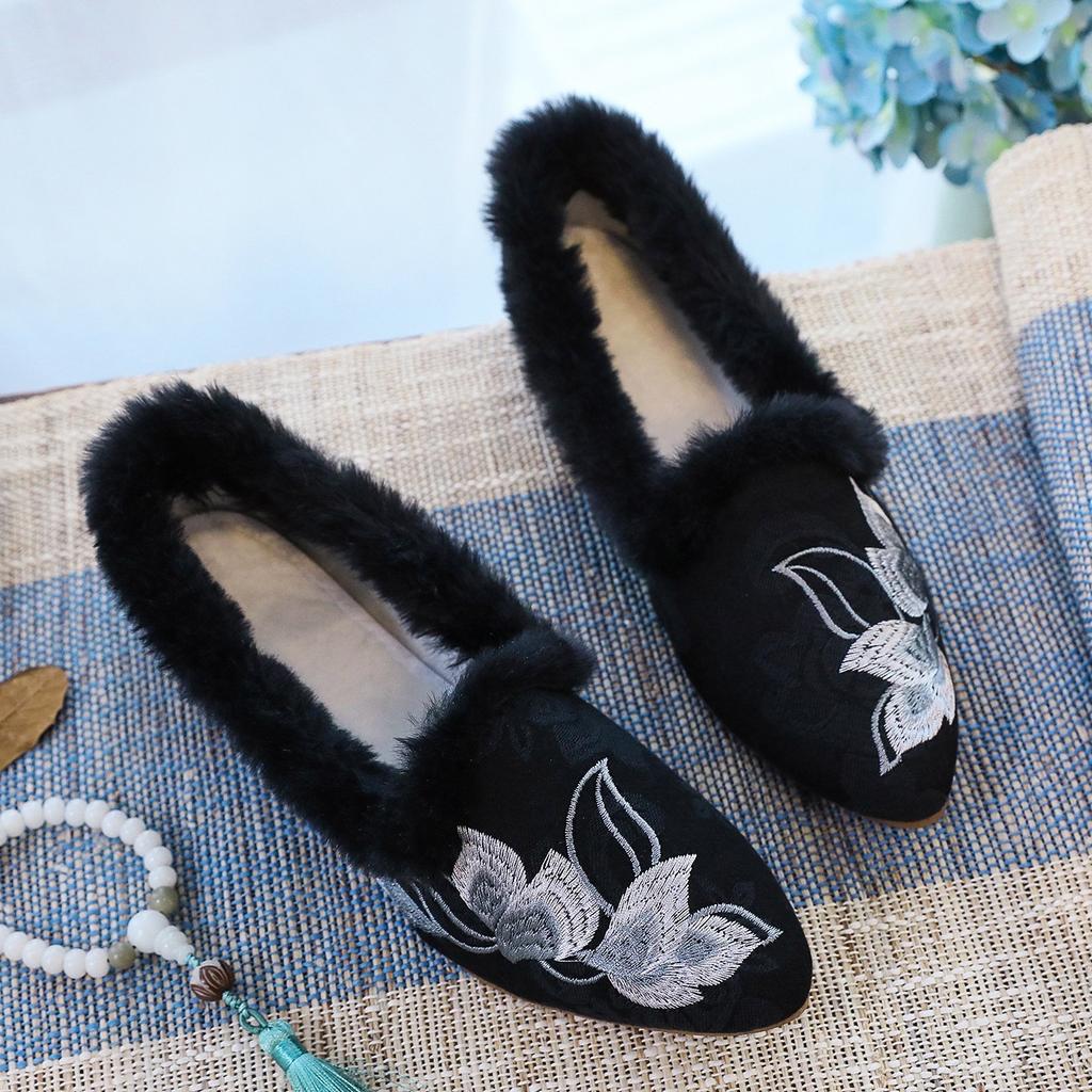 plush burrs pointed shoes, embroidered cloth shoes, fashion warm home shoes, ethnic style women's shoes cotton drag women's cotton shoes