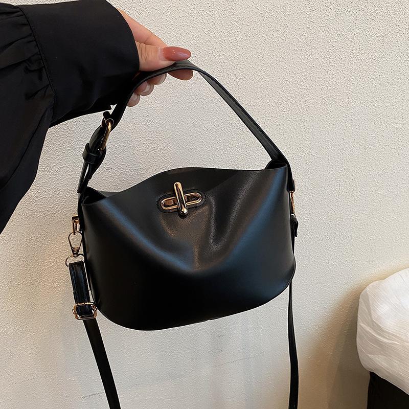 

Summer casual niche women s bags new beautiful high-end sense versatile lightweight portable shoulder messenger bag чорний