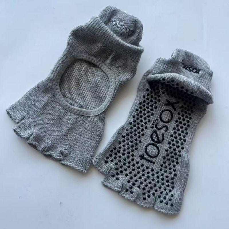 

Оригинальные товары Носки для йоги Женские из чистого хлопка Нескользящие Силиконовые С открытыми пальцами и пяткой Танцевальные колготки Носки с пятью пальцами для пилатеса Носки для йоги O(35.5-size 38.5)