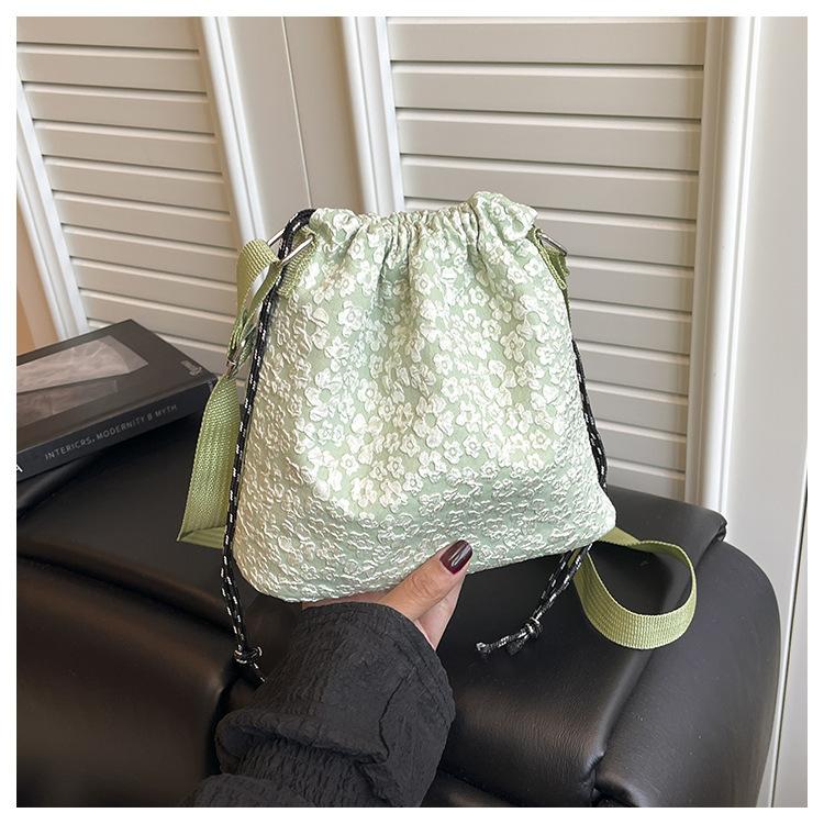 2025 New Summer Drawstring Pleated Floral Bag Women's Korean Version Underarm Bag Commuter Shoulder Messenger Tote Bag Tide