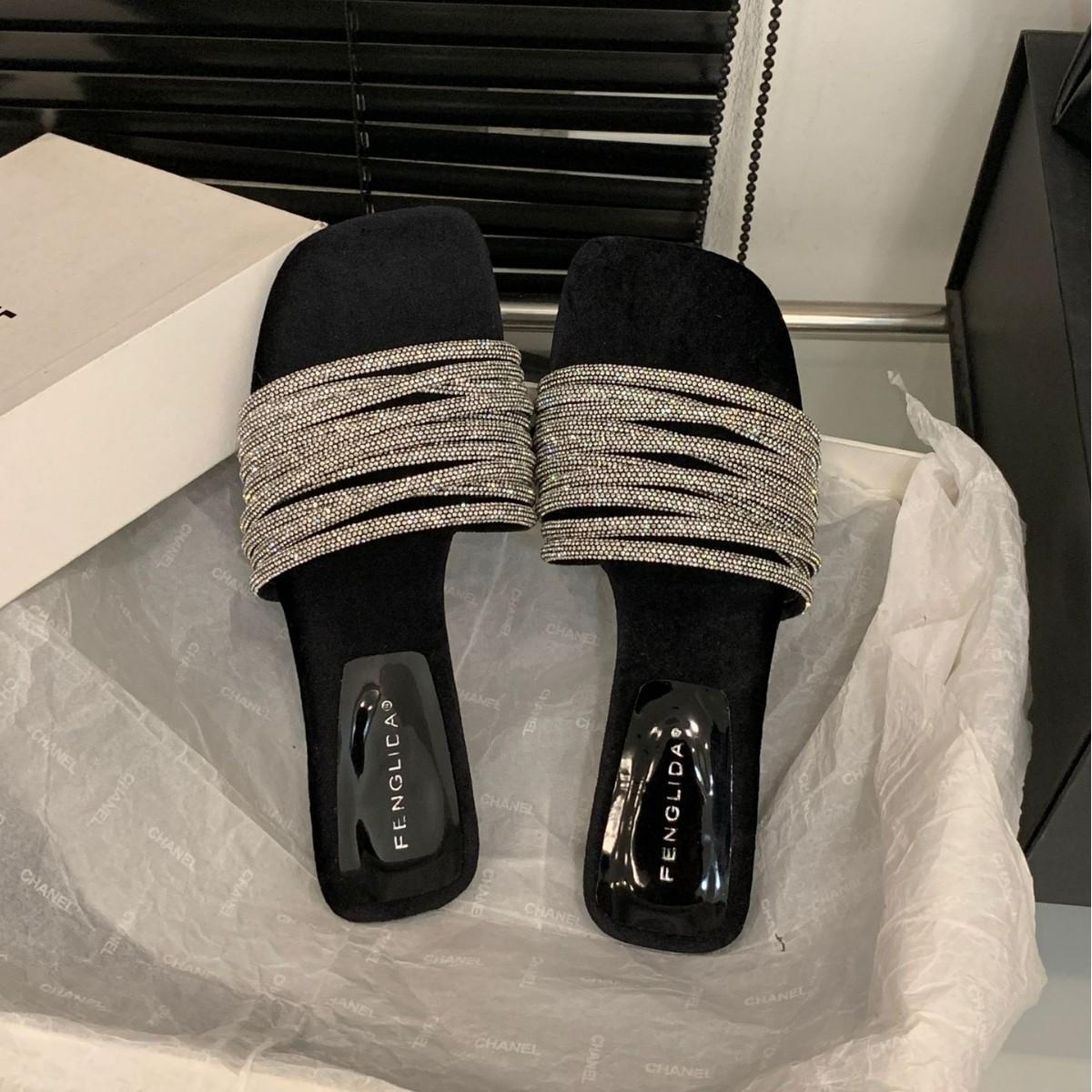 French Rhinestone Open-Toed Cool Slippers Women Wear Summer Soft-Soled Slippers Flat Bottom 35