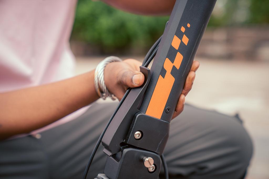Kukirin G2 Electric Scooter 800W Motor Range 55 KM 48V 15AH 10 Inch Tires 7-light Safety System E-Scooter