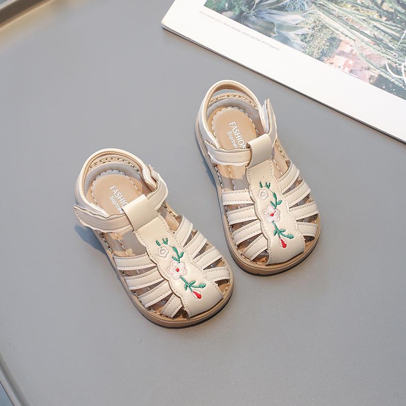 Sweet Girls Sandals Summer New Children Cut-outs Flat Sandals Fashion Embroider Princess Causal Kids Walking Beach Sandals Soft