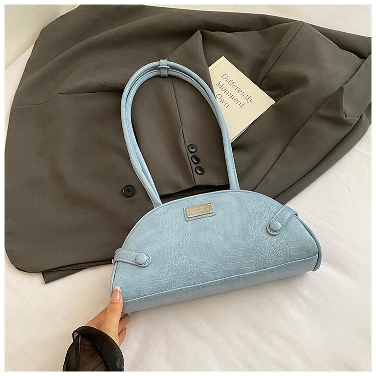 This year, Korean niche crocodile pattern underarm Boston bag temperament, foreign style, personalized commuting shoulder women's bag is popular.