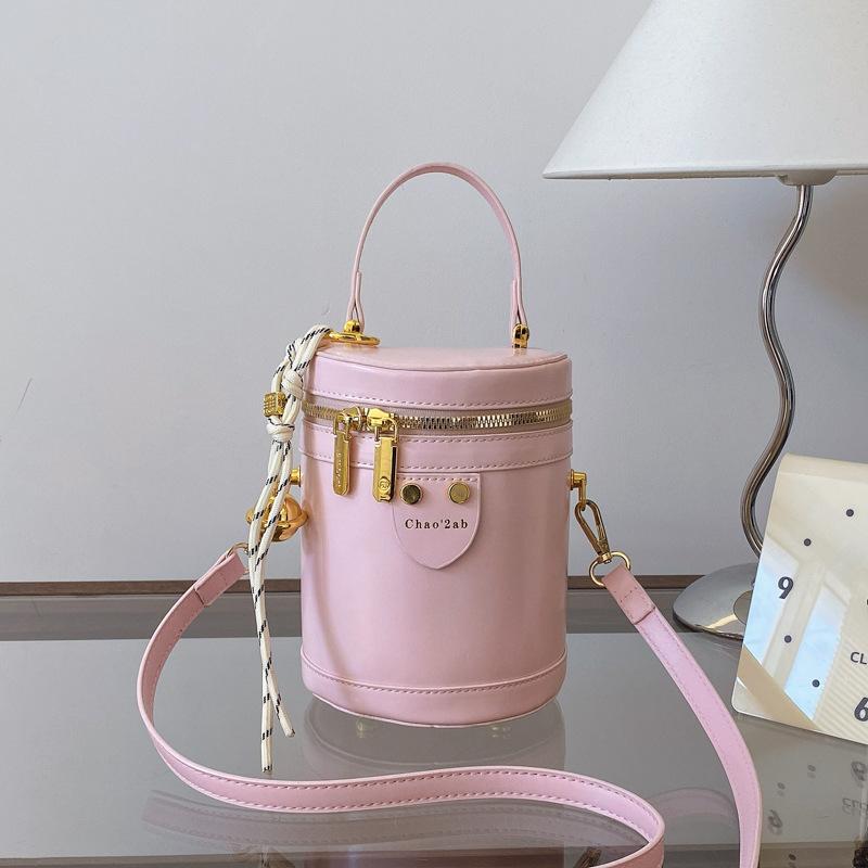 Retro simple small bag women's 2025 spring new portable bucket bag high-grade texture versatile commuter messenger bag