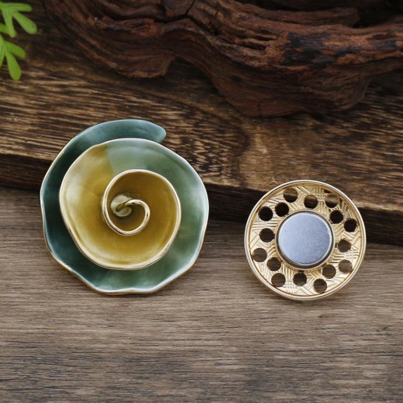 New enamel spiral flower magnetic corsage women's autumn and winter fashion versatile magnetic brooch
