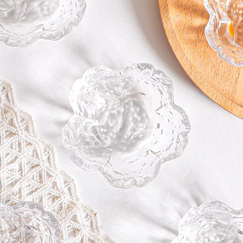 Sakura Glass Soy Sauce Dish Japanese-Style Pink Blossoms Condiment Bowl for Sushi Dumplings Dipping Mini Appetizer Plates