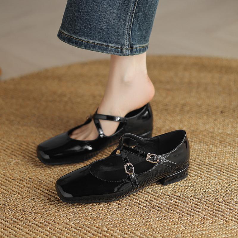 

Four Seasons Wear Women s Single Shoes Square Head Patent Leather New Rubber Soft Sole Leather Shoes Low Heel Flat Shoes Casual Solid Color Square H 39 чёрный