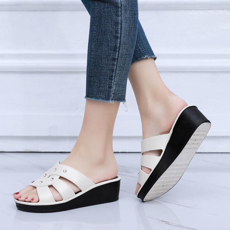 Papuci de damă cu toc înalt Îmbrăcăminte exterioară de vară Fund gros pentru casă Papuci de casă anti-alunecare Pantofi de vară pentru mamă Cu fund moale Toc cu pană Sandale cool cu ​​strasuri